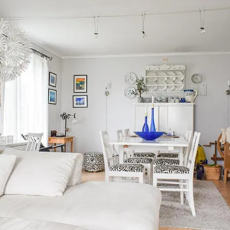 3 Bedroom Beautiful In Vanse Дом отдыха *