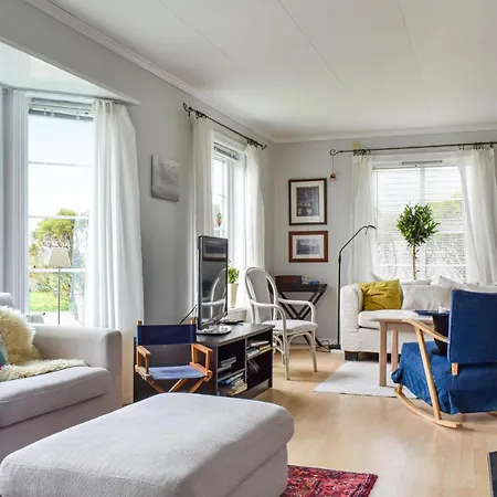 3 Bedroom Beautiful In Vanse Дом отдыха Vanse