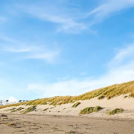 3 Bedroom Beautiful In Vanse Дом отдыха *