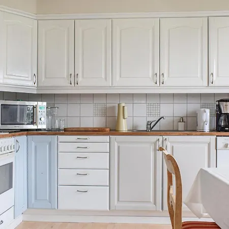 3 Bedroom Beautiful In Vanse Дом отдыха Vanse